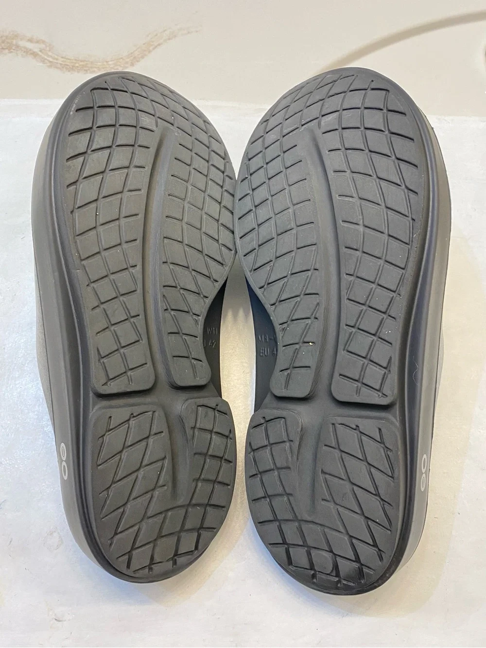 OOFOS sandals interior men’s